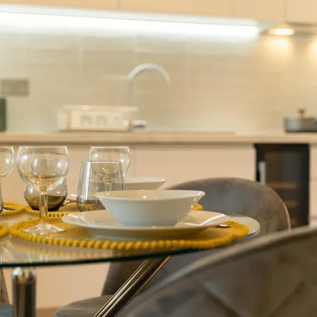 Cube/mailbox/luxury New Build- 2 Bed Apartament *